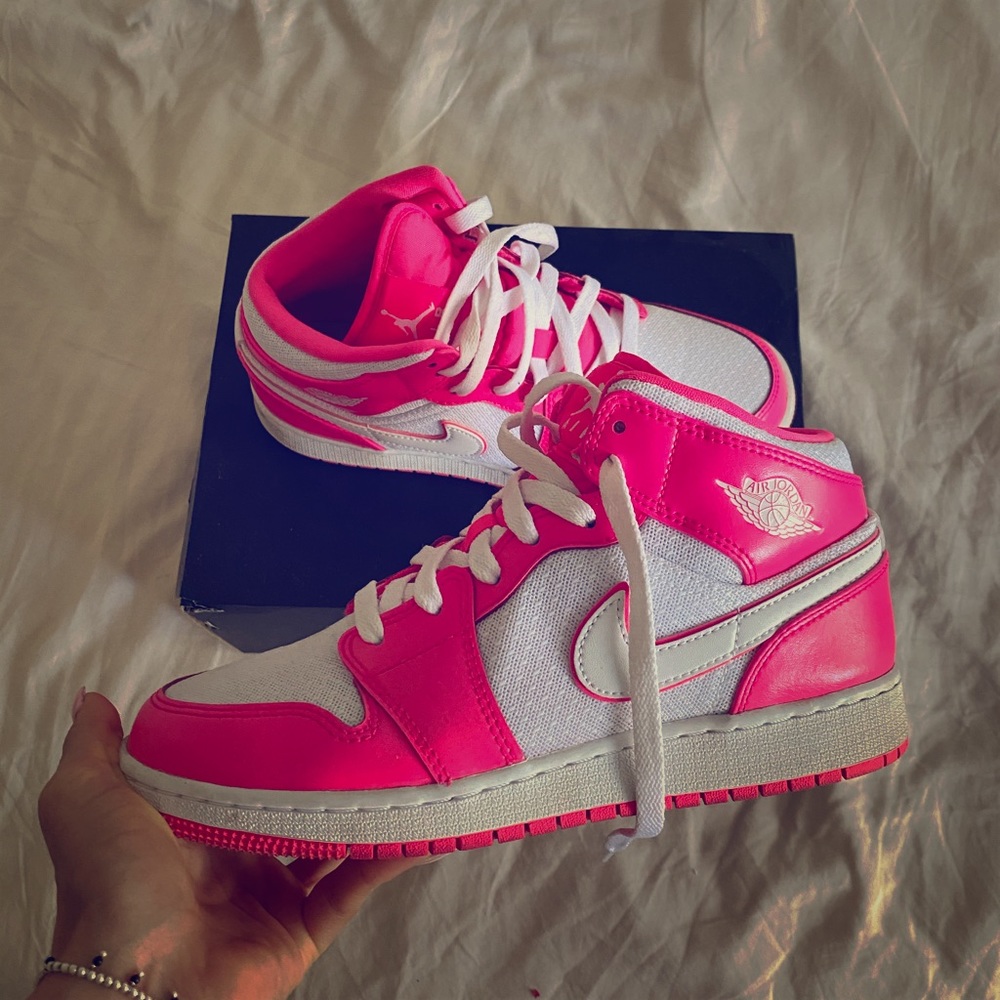 Air Jordan 1 mid pink